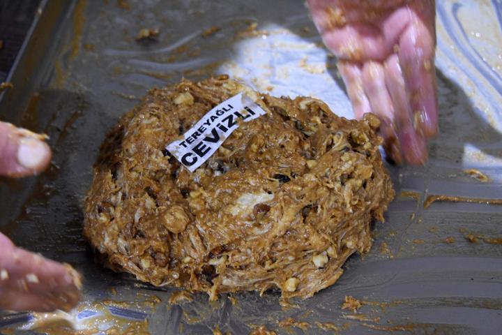 Konyada ramazanın vazgeçilmez lezzeti; tahinli pide