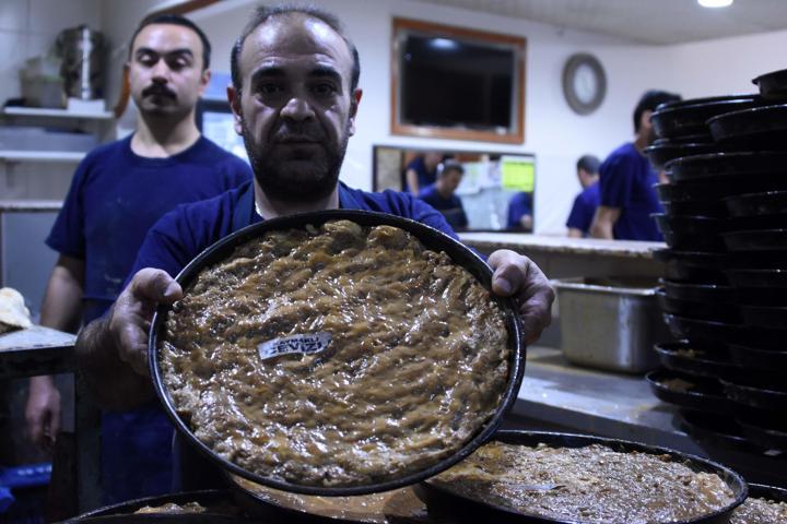 Konyada ramazanın vazgeçilmez lezzeti; tahinli pide