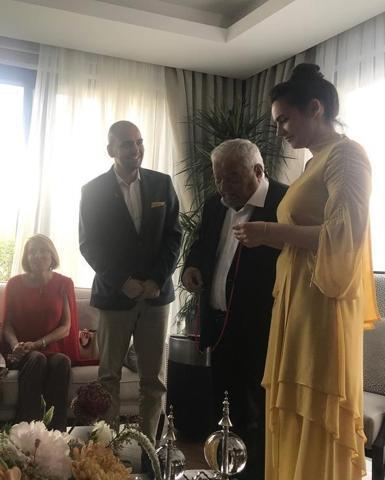 Bartu Küçükçağlayan nişanlandı