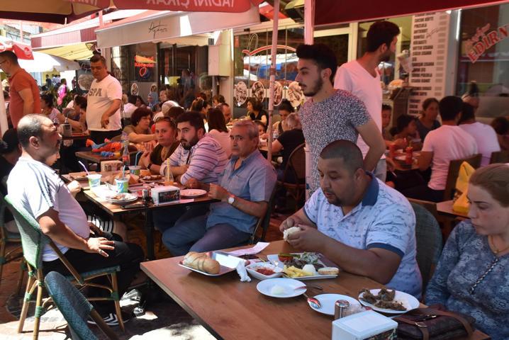 Bayramda tatilci akınına uğrayan Edirnede 3 ton ciğer tüketildi
