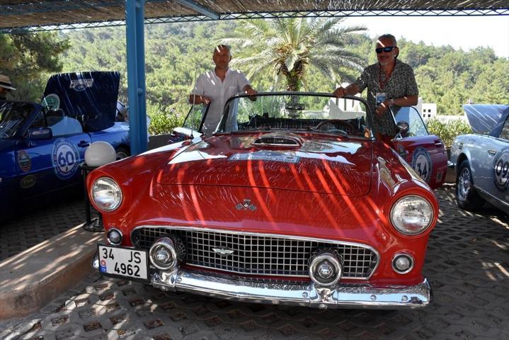 Klasik otomobil tutkunları rallide buluştu