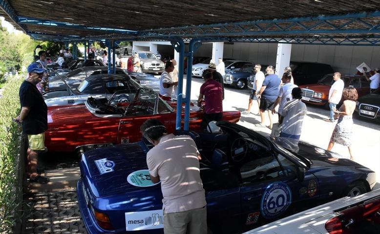 Klasik otomobil tutkunları rallide buluştu