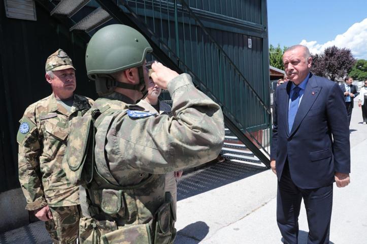 Erdoğan, Bosnada ‘Barış Gücü’nde görevli Türk askerleri ziyaret etti