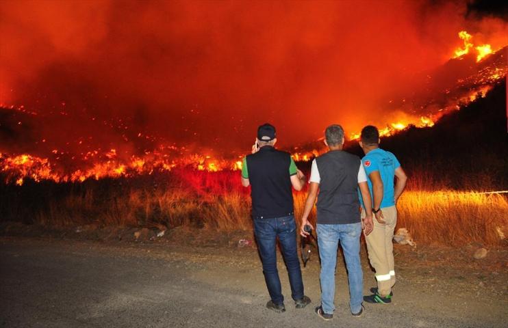 Antalya Manavgattaki orman yangını kısmen kontrol altına alındı