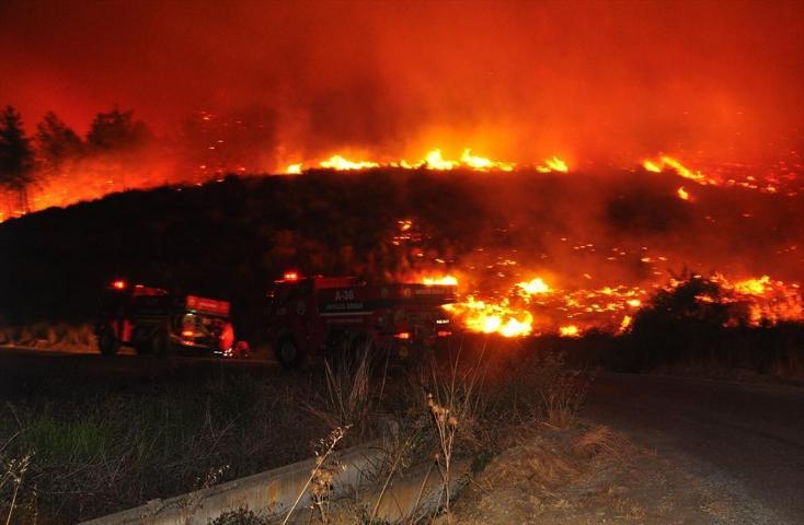 Antalya Manavgattaki orman yangını kısmen kontrol altına alındı