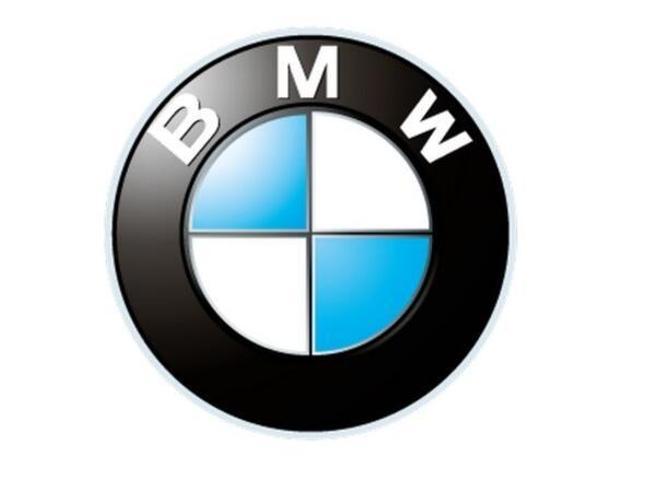 Lüks otomobiller yarı fiyatına satılıyor Teklifler birer birer yağıyor