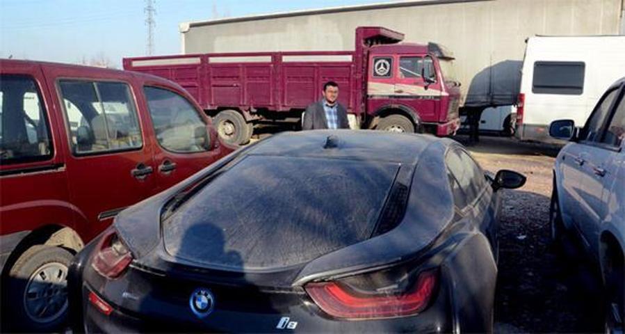 Lüks otomobiller yarı fiyatına satılıyor Teklifler birer birer yağıyor
