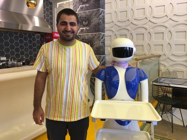İstanbulda robot garsonlar işe başladı