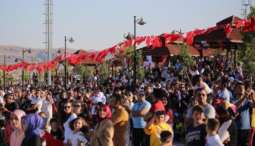 Solo Türk ve Türk Yıldızları 100. yıl için uçtu