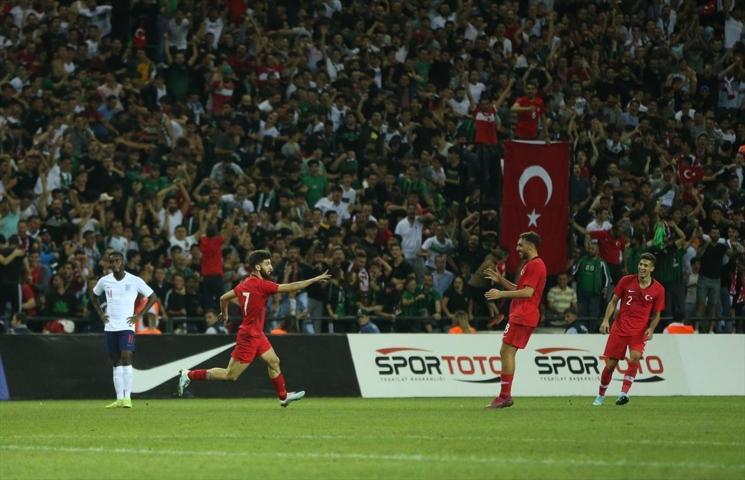 Ümit Milliler, İngiltereyi elinden kaçırdı