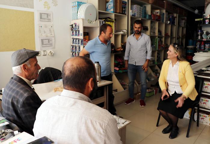 Vanın ilk ve tek ödüllü kadın muhtarı