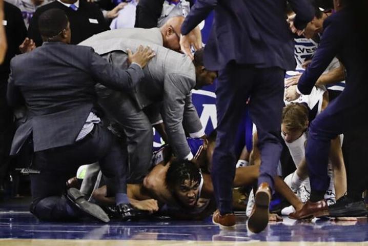 NBA yıldızları birbirine girdi