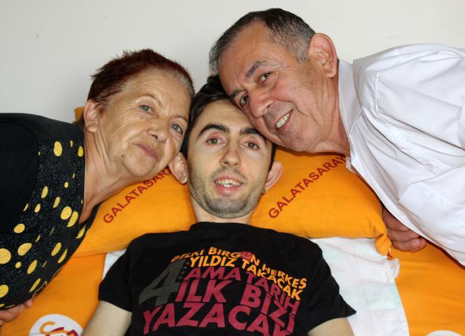Yatağa bağlı kalsa da pes etmedi Çektiği videolarla fenomen oldu