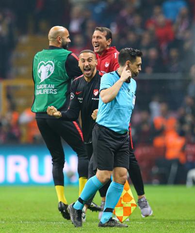 Spor yazarlarından Türkiye-İzlanda maçı yorumları