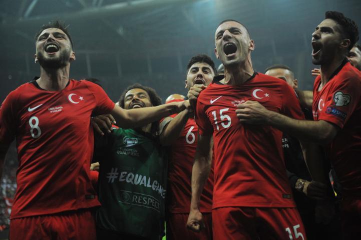Spor yazarlarından Türkiye-İzlanda maçı yorumları