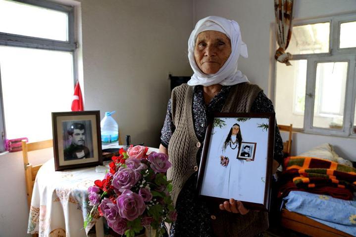 Ölümsüz Sevginin fotoğrafı çeyiz sandığında
