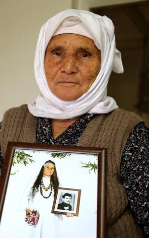 Ölümsüz Sevginin fotoğrafı çeyiz sandığında