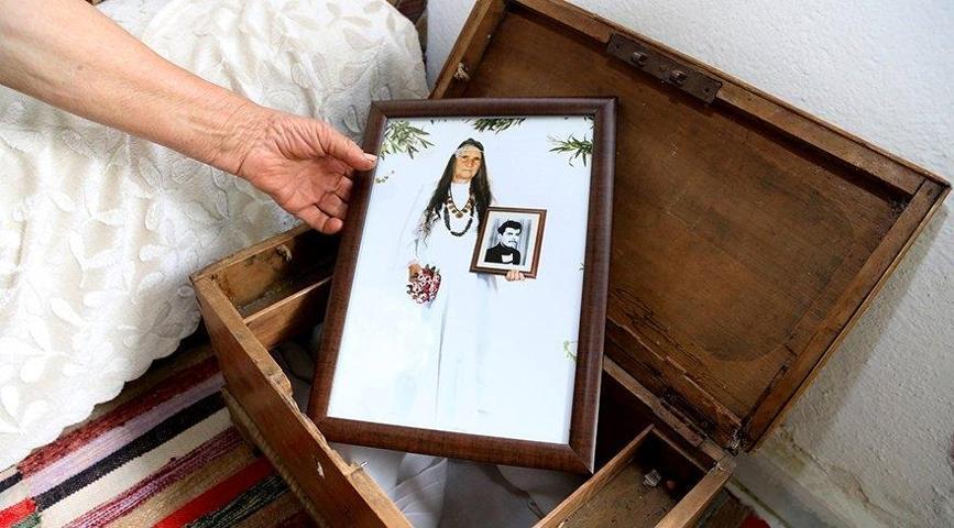 Ölümsüz Sevginin fotoğrafı çeyiz sandığında