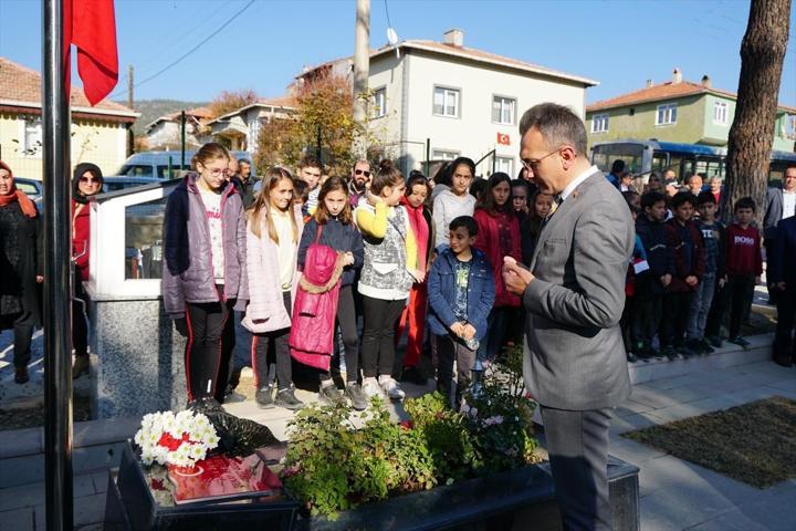 Şehit öğretmen Şenay Aybüke Yalçın kabri başında anıldı