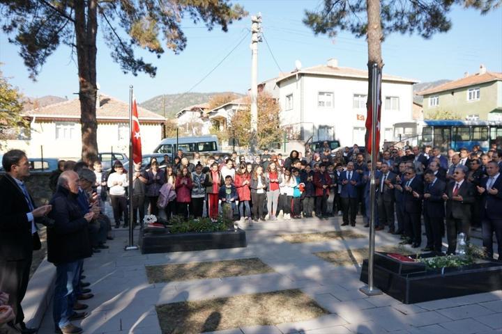 Şehit öğretmen Şenay Aybüke Yalçın kabri başında anıldı
