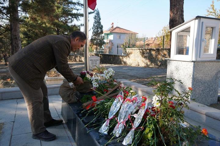 Şehit öğretmen Şenay Aybüke Yalçın kabri başında anıldı
