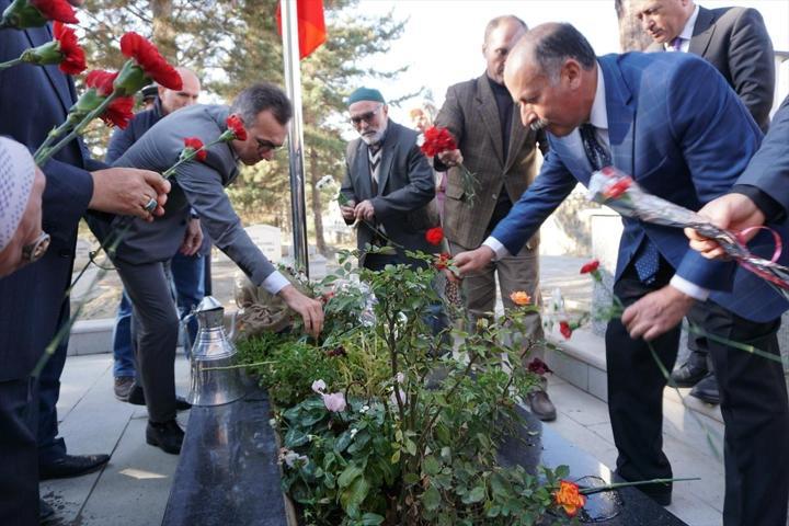 Şehit öğretmen Şenay Aybüke Yalçın kabri başında anıldı