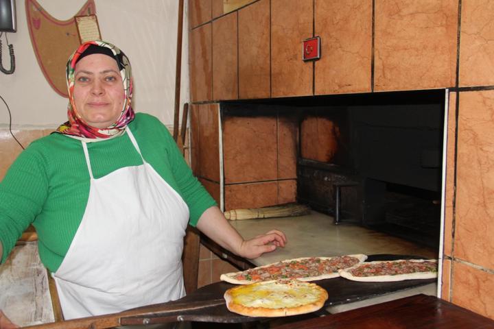 Tescilli Bafra pidesine kadın eli değdi