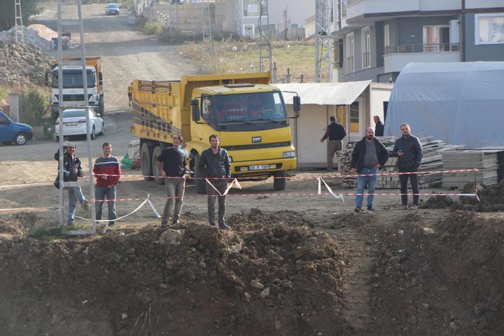 İstinat duvarı çöktü, 6 katlı bina tahliye edildi