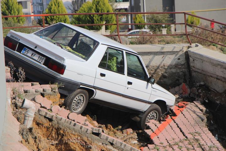 İstinat duvarı çöktü, 6 katlı bina tahliye edildi