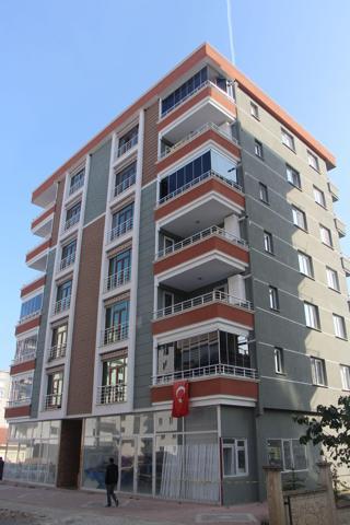 İstinat duvarı çöktü, 6 katlı bina tahliye edildi