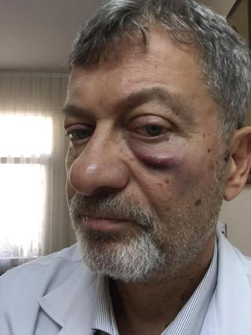 Sağlık raporu vermeyen doktora kafa attı