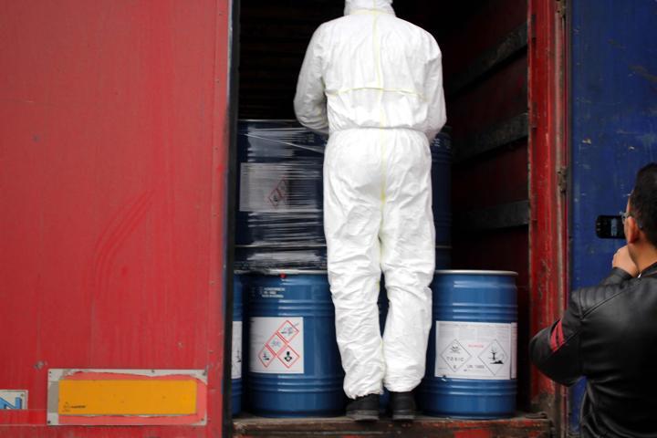Sınır kapısında 18,4 ton siyanür ele geçirildi
