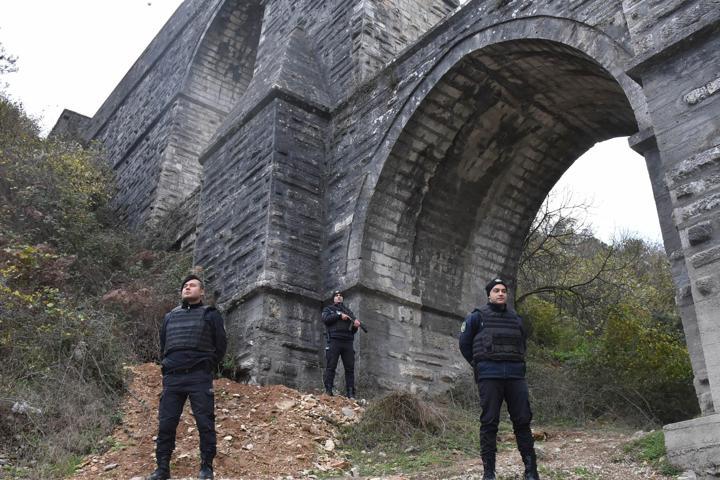 Define avcılarının hedefi olan tarihi Güzelce Kemerine polis önlemi