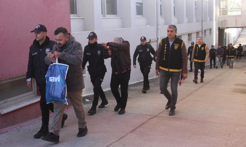 Sigorta şirketlerini şifreyle dolandırdılar