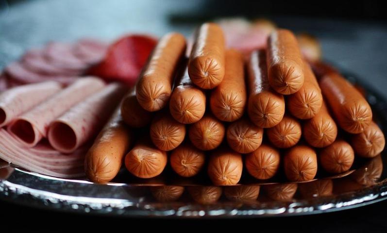 Fazla sosis tüketimi bağırsak kanseri riskini yüzde 40 artırıyor