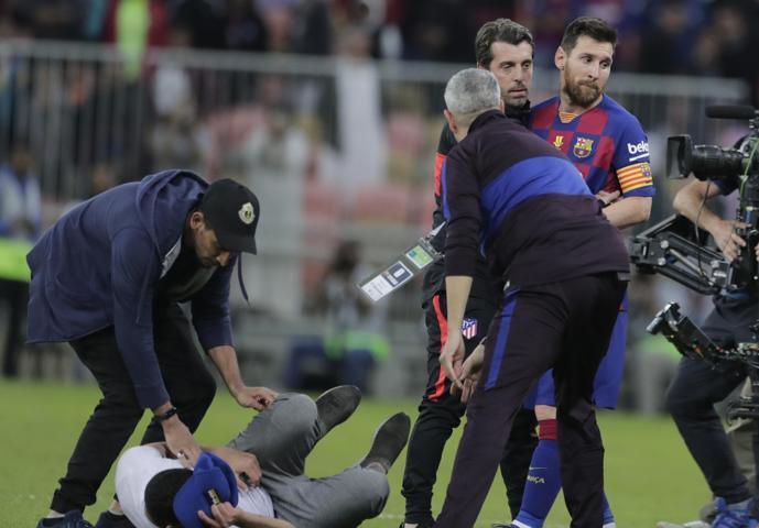 Barcelona-Atletico Madrid maçında sinirler gerildi