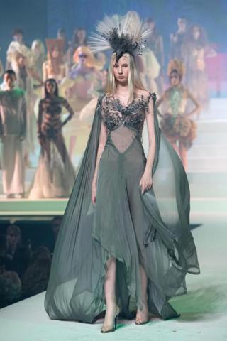 Paris Moda Haftası en gösterişli defile oldu