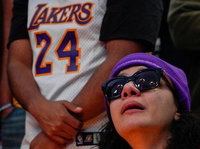 Binlerce kişi Kobe Bryant için toplandı