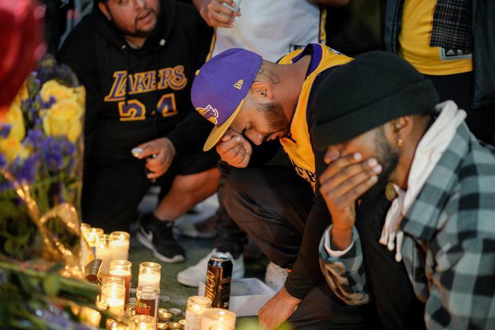 Binlerce kişi Kobe Bryant için toplandı