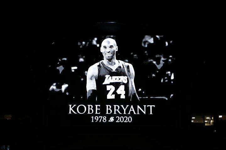 Binlerce kişi Kobe Bryant için toplandı