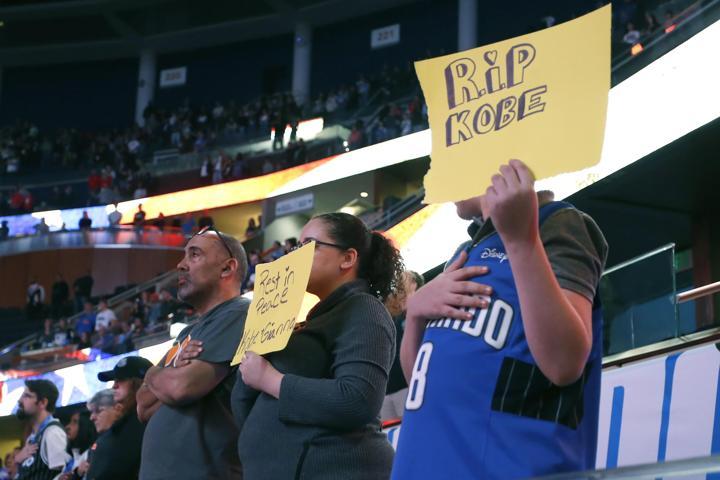 Binlerce kişi Kobe Bryant için toplandı