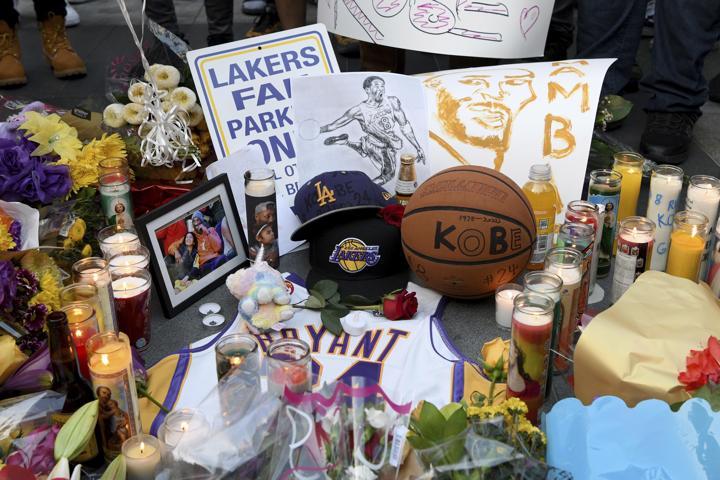 Binlerce kişi Kobe Bryant için toplandı