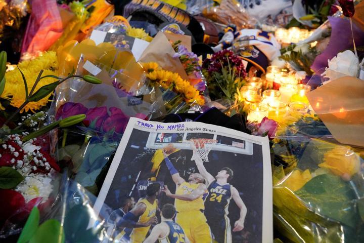 Binlerce kişi Kobe Bryant için toplandı