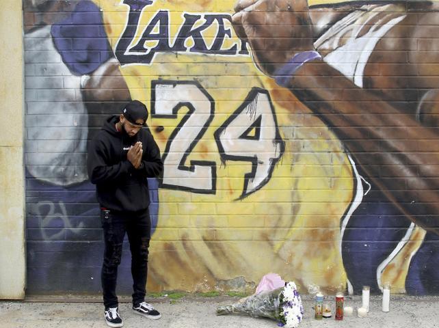 Binlerce kişi Kobe Bryant için toplandı