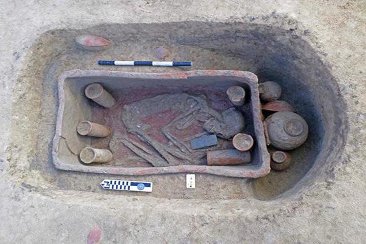 Mısırda 83 antik mezar bulundu