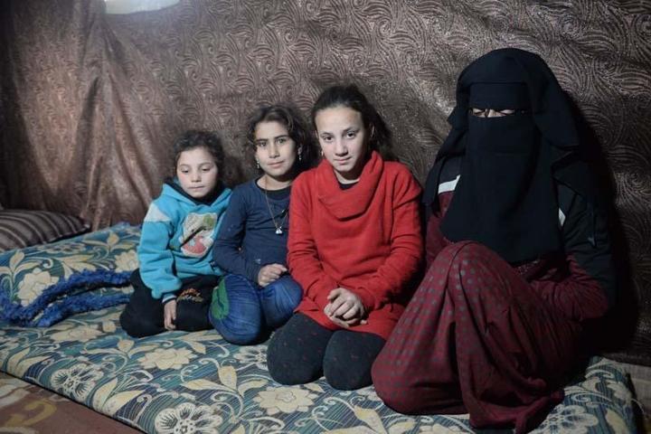 Bombalardan kaçan ailenin 7 aylık bebeği donarak öldü