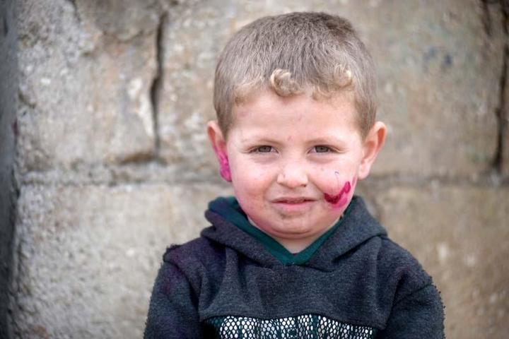 Bombalardan kaçan ailenin 7 aylık bebeği donarak öldü