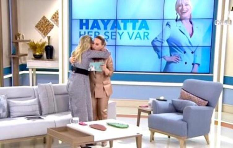Nuray Sayarı canlı yayında gözyaşlarıyla anlattı