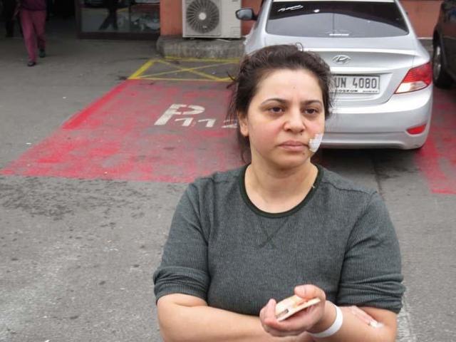 Boşanma aşamasındaki eşini bıçakladı