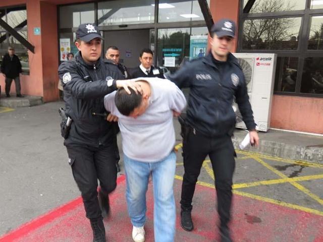 Boşanma aşamasındaki eşini bıçakladı